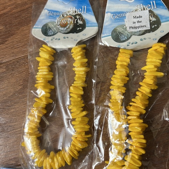 Genuine Shell Jewelry Set - Picture 2 of 3